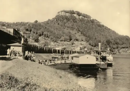 AK, Königstein Sächs. Schweiz, Dampferanleger, Eisenbahndamm und Festung, 1963