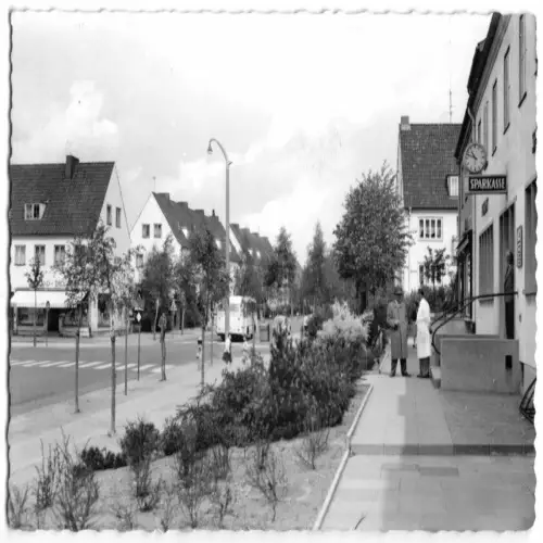 AK, Itzehoe - Tegelhörn, Ostlandplatz, Sparkasse, Bus, um 1960