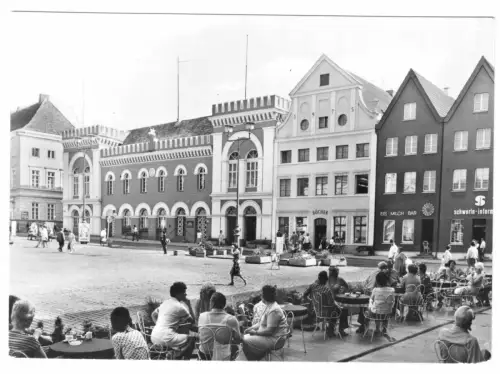 AK,  Schwerin, Markt, belebt, 1981