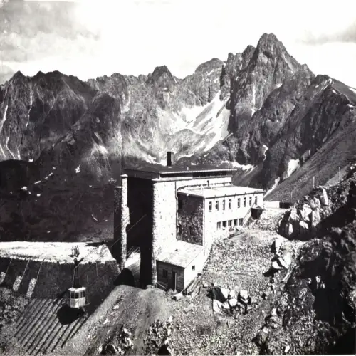 AK, Tatry, Tatra, Stancji kolejki linowej z widok na Swinice, Seilbahn, um 1970