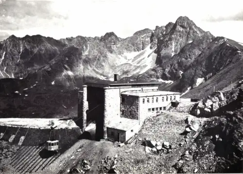 AK, Tatry, Tatra, Stancji kolejki linowej z widok na Swinice, Seilbahn, um 1970