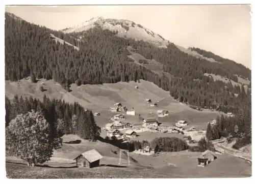 AK, Baad Kleinwalsertal, Gesamtansicht mit Walmendinger Horn, um 1975