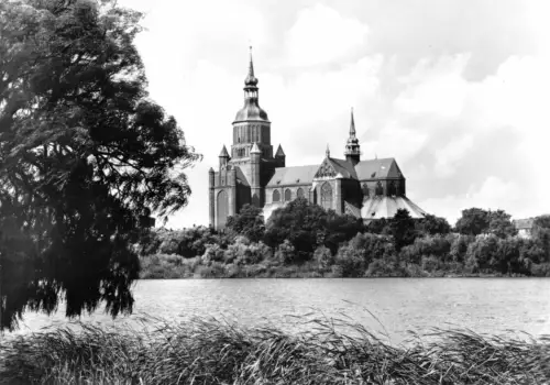 AK, Stralsund, Blick zur Marienkirche, 1981