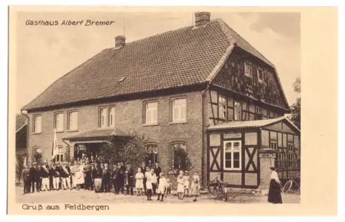 AK, Feldbergen, Gasthaus Albert Brehmer, belebt, mit Sportverein, um 1925