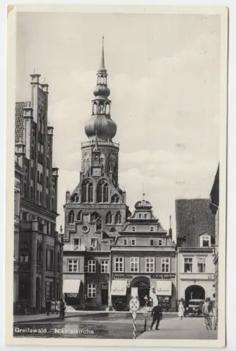 AK, Greifswald, Straßenpartie mit Blick zur Nikolaikirche, 1933