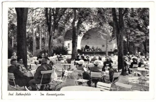 AK, Bad Rothenfelde, Im Konzertgarten, belebt, 1953