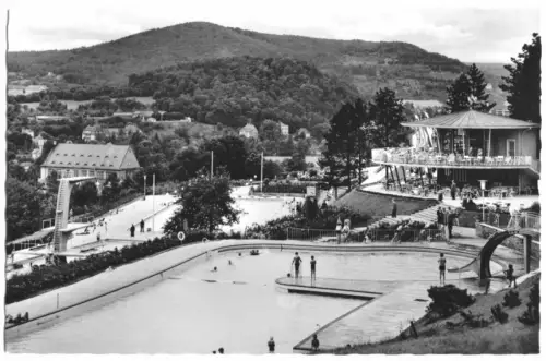 AK, Bad Kissingen, Städtisches Schwimmbad, belebt, um 1960