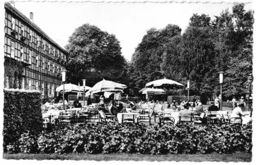 AK, Bad Driburg, Caféterrasse im Kurpark, belebt, 1959