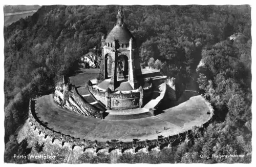 AK, Porta Westfalica, Kaiser-Wilhelm-Denkmal, Luftbild, um 1960