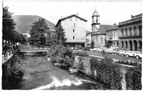 AK, Wildbad im Schwarzw., Partie an der Enz, Hotel am Kurplatz, um 1965