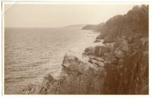 Foto im AK-Format, Insel Bornholm, Heiligdommen, Klippen, um 1930