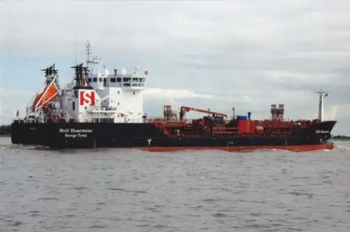 Echtfoto, Chemikalienfrachter "Stolt Shearwater" auf der Elbe, 2010