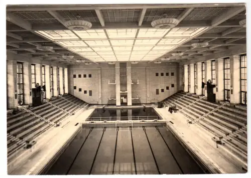 AK, Rostock, Hallenschwimmbad "Neptun", Halle mit Sprungturm, um 1960