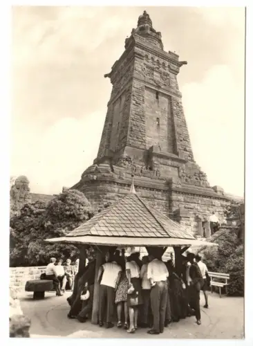 AK, Kyffhäuser, Kyffhäuser-Denkmal mit Brunnen, belebt, 1970