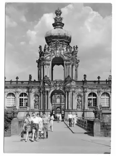 AK, Dresden, Kronentor im Zwinger, belebt, 1978