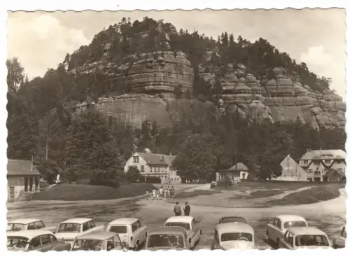 AK, Kurort Oybin Kr. Zittau, Teilansicht mit Berg Oybin, 1966