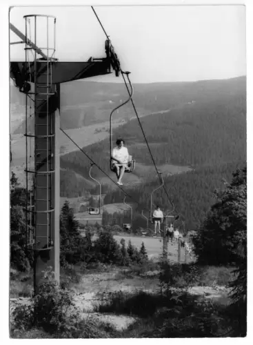AK, Oberwiesenthal Erzgeb., Skilift im Sommer, um 1966, Handabzug