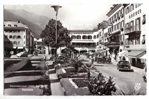 AK, Lienz, Ost-Tirol, Stadtplatz, belebt, Version 2, 1961