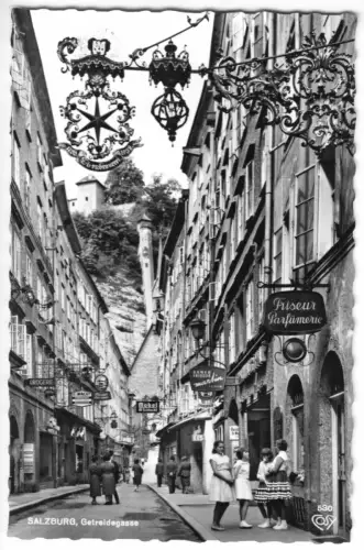 AK, Salzburg, Getreidegasse, belebt, um 1965