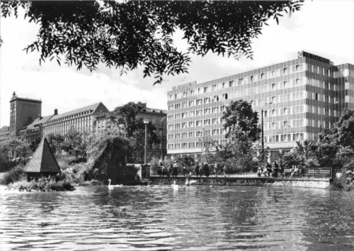 AK, Leipzig, Schwanenteich, Blick zur Goethestr., 1969