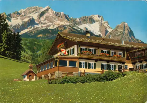 AK, Garmisch-Partenkirchen, Geschwandtnerbauer gegen Zugspitzgruppe, um 1971