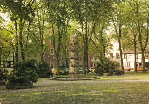 AK, Düsseldorf 12 - Gerresheim, Gerricus-Platz mit Brunnen, um 1978