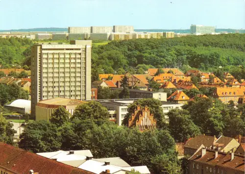 AK, Neubrandenburg, Blick über das Stadtzentrum zum Neubaugebiet, Vers. 1, 1989