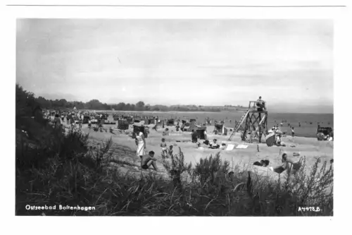 AK, Ostseebad Boltenhagen, Strandpartie belebt, 1956