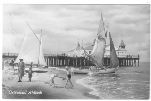 AK, Seebad Ahlbeck auf Usedom, Seebrücke und Segelboote, 1957