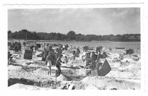 AK, Ostseebad Boltenhagen, Strandpartie belebt, Echtfoto, Handabzug, 1951