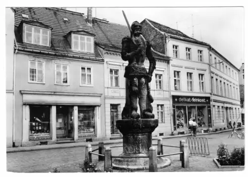 AK, Perleberg, Roland und Geschäftshäuser, u.a. Delikat, 1981
