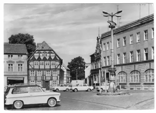 AK, Perleberg, Schuhmarkt, zeitgen. Pkw, 1975
