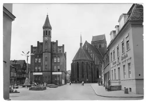 AK, Perleberg, Großer Markt mit Rathaus und Kirche, 1981