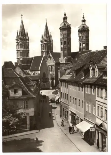 AK, Naumburg Saale, Straßenpartie mit Blick zum Dom, 1969