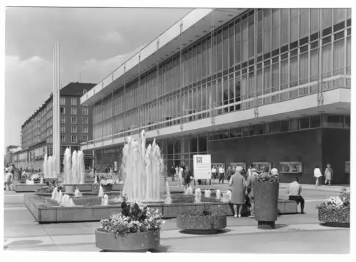 AK, Dresden, Kulturpalast am Altmarkt, belebt, 1972