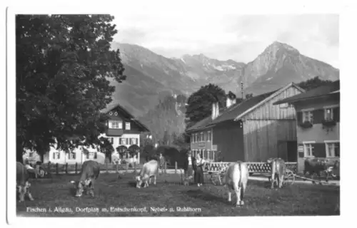 AK, Fischen Allgäu, Dorfplatz, belebt, um 1938