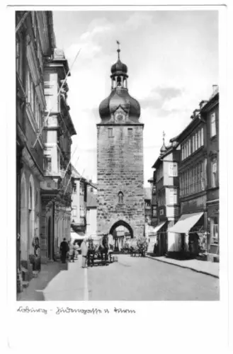 AK, Coburg, Judengasse mit Turm, belebt, um 1950