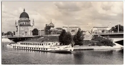 AK lang, Panoramakarte, Potsdam, Partie an der Langen Brücke, 1965