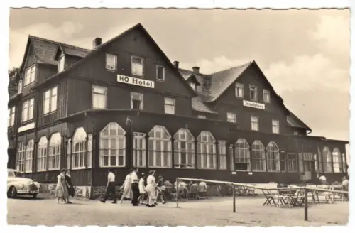 AK, Inselsberg Thür. Wald, HO-Hotel, Terasse, belebt, 1959