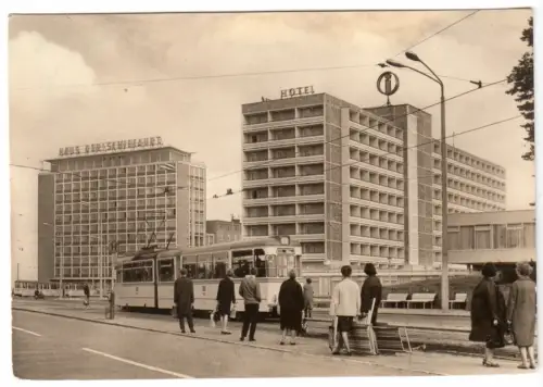 AK, Rostock, Hotel Warnow, Haus der Schiffahrt, Straßenbahn, 1968