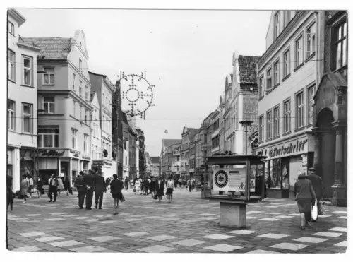 AK, Rostock, Partie auf der Kröpeliner Str., belebt, Version 2, 1970
