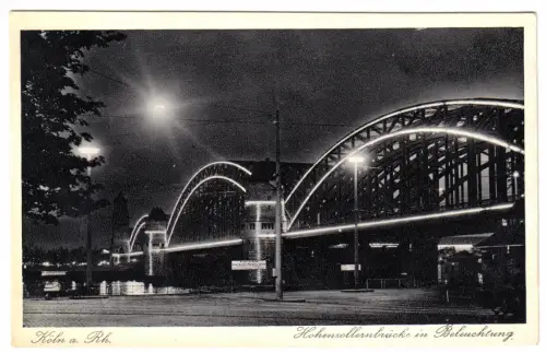 AK, Köln, Hohenzollernbrücke, Nachtansicht mit Beleuchtung, um 1938