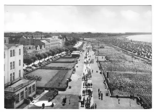 AK, Rostock Warnemünde, Blick vom Leuchtturm auf Promenade und Strand, 1968