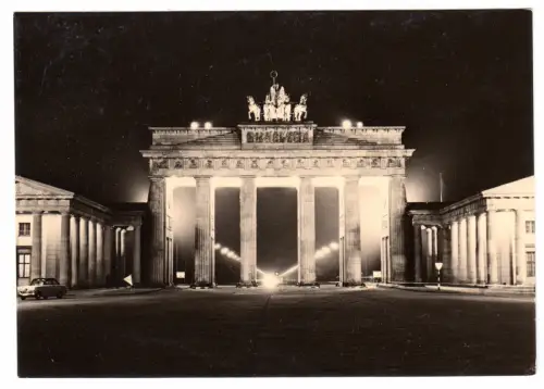 AK, Berlin Mitte, Brandenburger Tor, Nachtansicht, 1961