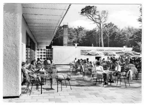 AK, Seeheilbad Graal-Müritz, Broiler-Gaststätte, Terrasse, belebt, 1976