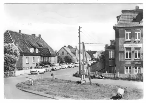 AK, Börgerende-Rethwisch Kr. Bad Doberan, Straßenpartie mit Haus "Strandschloss"