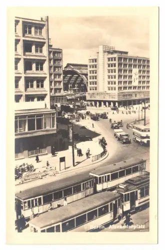 AK, Berlin Mitte, Alexanderplatz, belebt, Straßenbahnen, 1951