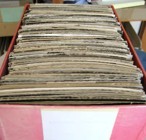 Posten von über 630 s/w Foto-AK, quer durch die alten Bundesländer, 1950er-70er