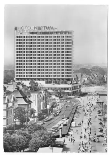 AK, Rostock Warnemünde, Totale der  Strandpromenade mit Hotel "Neptun", 1971