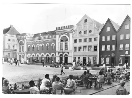 AK,  Schwerin, Markt, belebt, 1981